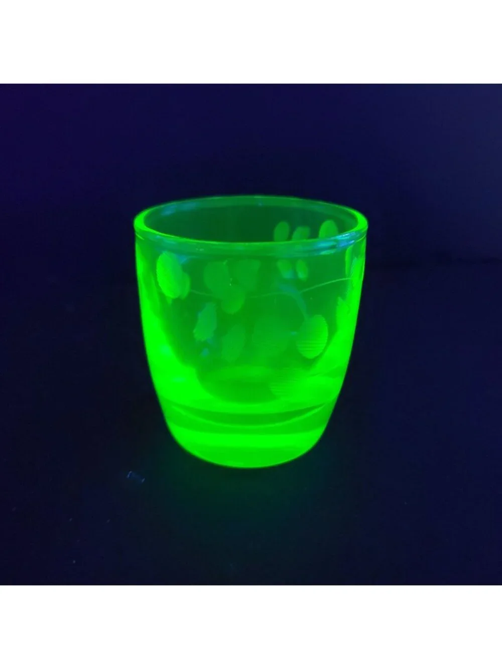 Vintage Uranium Vaseline Wheel Cut Etched Shot Glass Glows 2